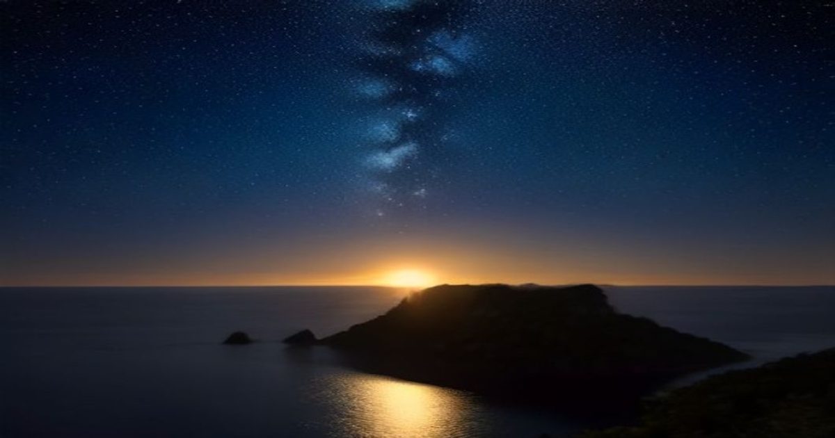 深紫夜空背景下霓虹粉紫光晕笼罩的现象级网络称号视觉主图，中心文字「丝袜大魔王」以霓虹光效呈现，营造神秘而强烈的网络文化氛围